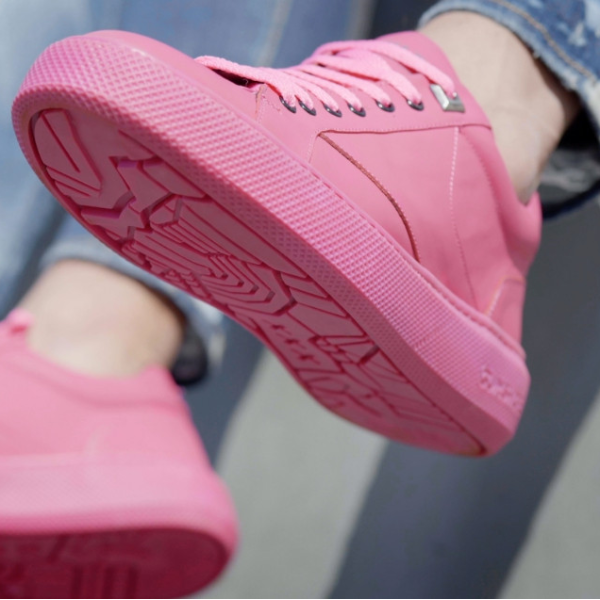 真的能穿！世界第一雙由「口香糖」製作出來的球鞋　桃紅潮鞋可愛有型又環保！