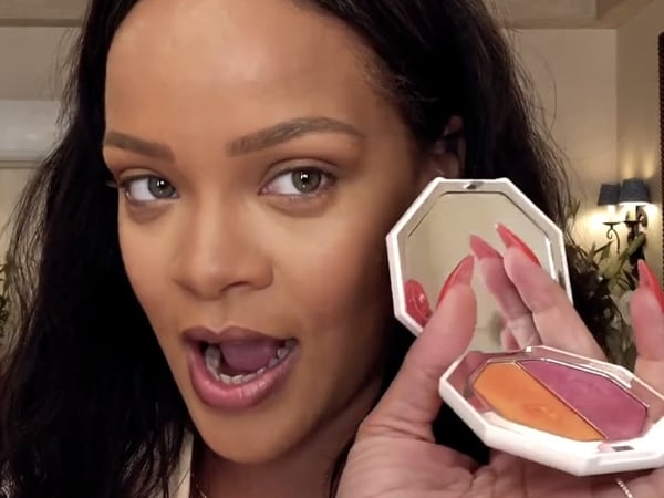 絕對是最強 Makeup Tutorial：Rihanna 親自示範，滿滿 10+ 個步驟充滿學不完的重點！