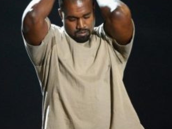 「近日話題王」肯爺風波不斷！ YEEZY「疑似盜用」前 Nike 設計師草稿！