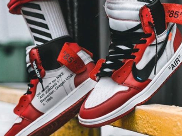 變成犯罪事件！Nike Air Jordan 1 X off White 太吸引人，光天化日穿在腳上被搶走！