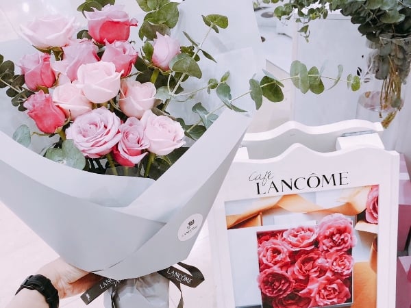 母親禮還沒買？來 Lancome 櫃上「禮品＋花束」一次搞定！