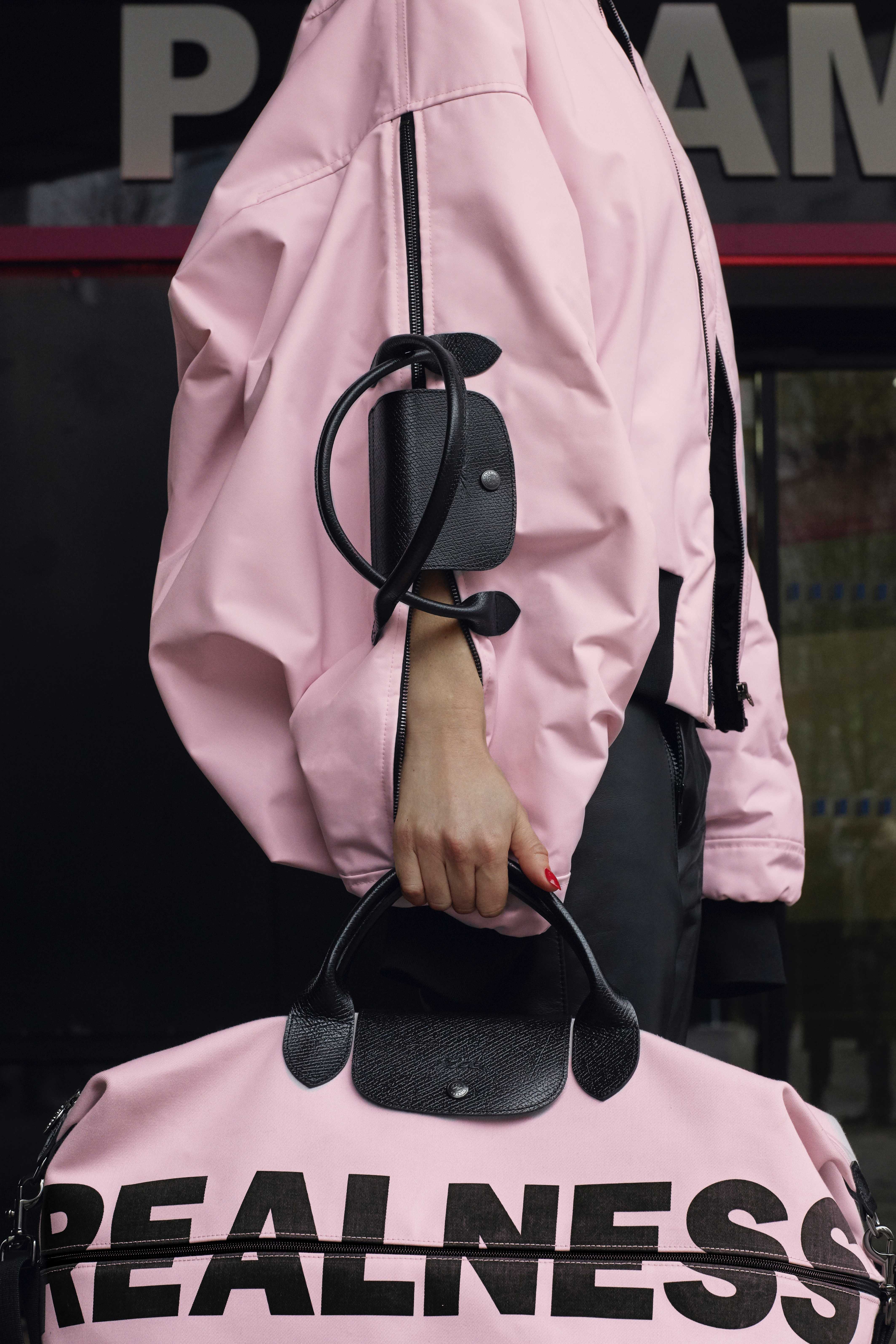 「Longchamp by Shayne Oliver 聯名系列」解構變形 Longchamp 經典 Le Pliage 手袋　賦予「旅行」無限可能！