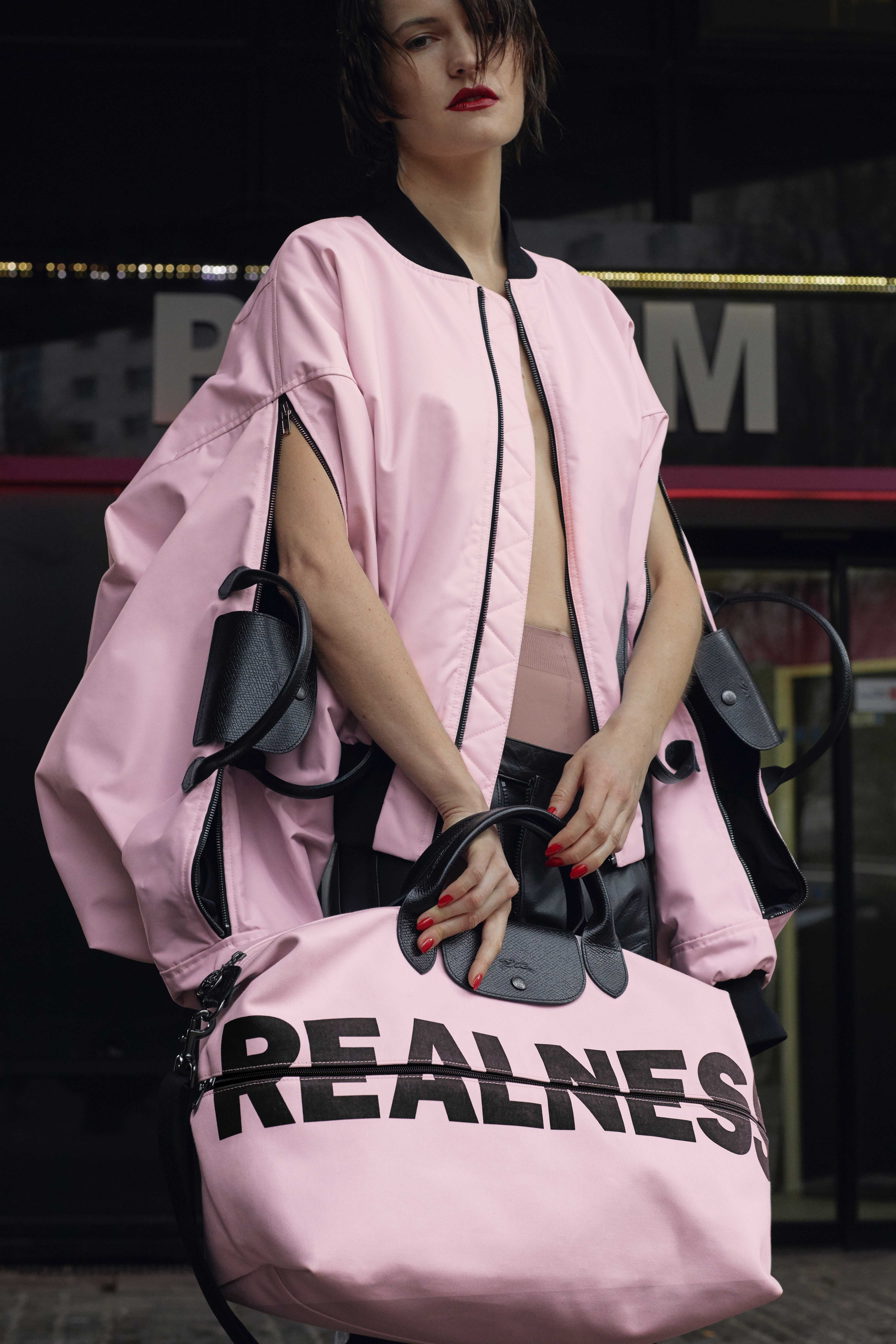 「Longchamp by Shayne Oliver 聯名系列」解構變形 Longchamp 經典 Le Pliage 手袋　賦予「旅行」無限可能！