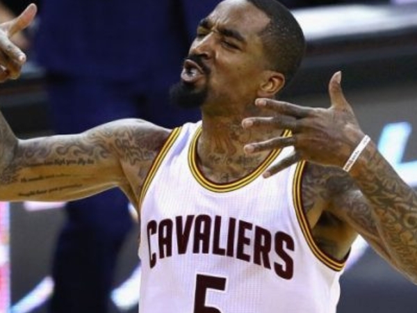 世仇 JR Smith 與塞爾提克球迷再度見面，惡意犯規遭全場球迷齊聲粗口！