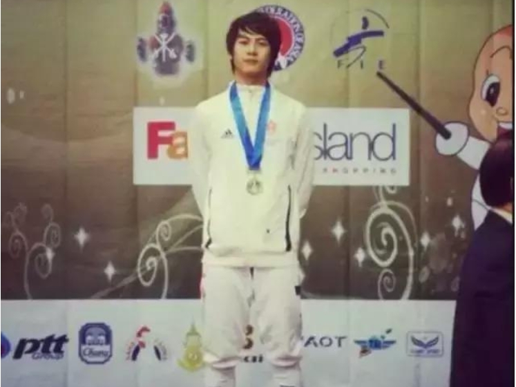 真人版羽山降臨！劍擊、跳舞、Rap樣樣精通的新時代男神Jackson Wang王嘉爾！