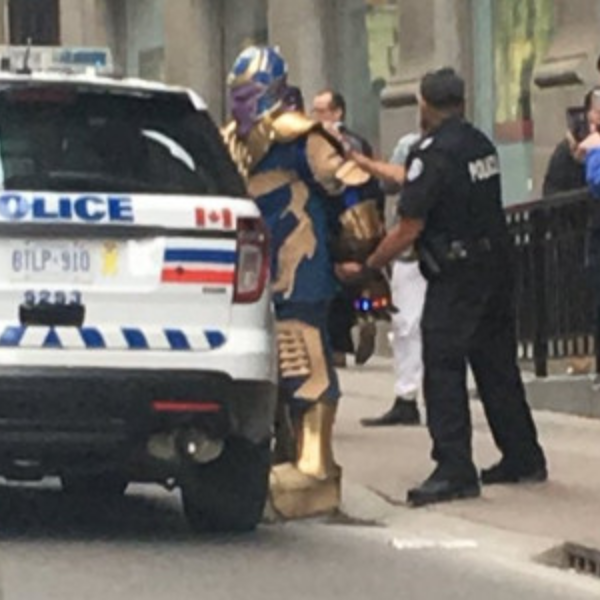 〔復仇者聯盟〕「薩諾斯」被警察逮捕搞笑照片網路爆紅　原來背後還有這一段故事...