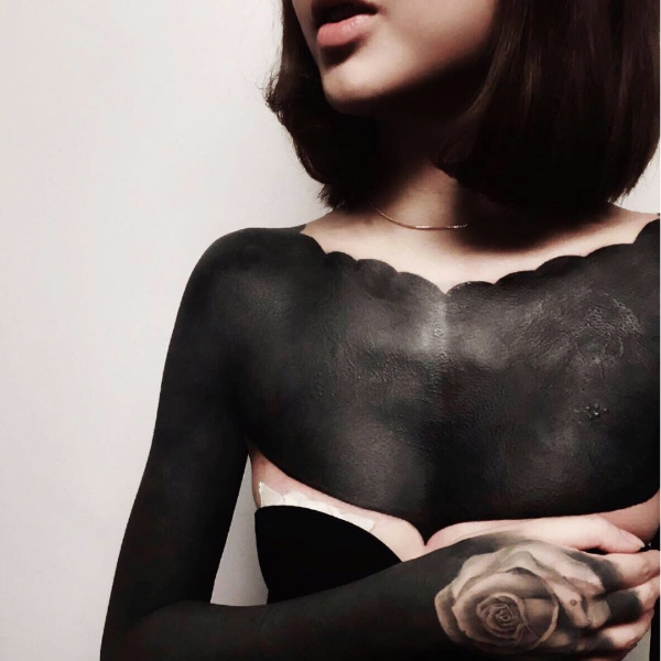 黑魂風格！黑色大面積刺青設計，挑戰視覺感官！