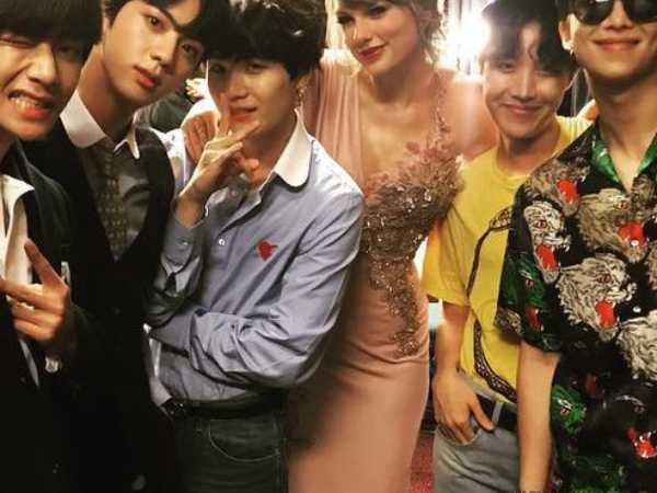 BTS 擊敗小賈、亞莉安娜拿下告示牌「最佳社群藝人」　泰勒絲被圈粉 IG 搶發合照！