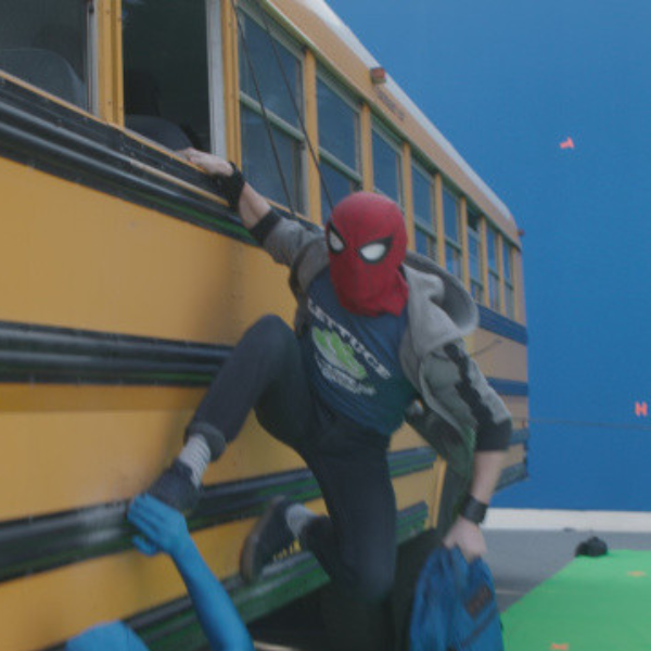 〔漫威宇宙〕  《復仇者聯盟 3》特效前後對比畫面　蜘蛛人驚險公車場景原來是這樣拍！