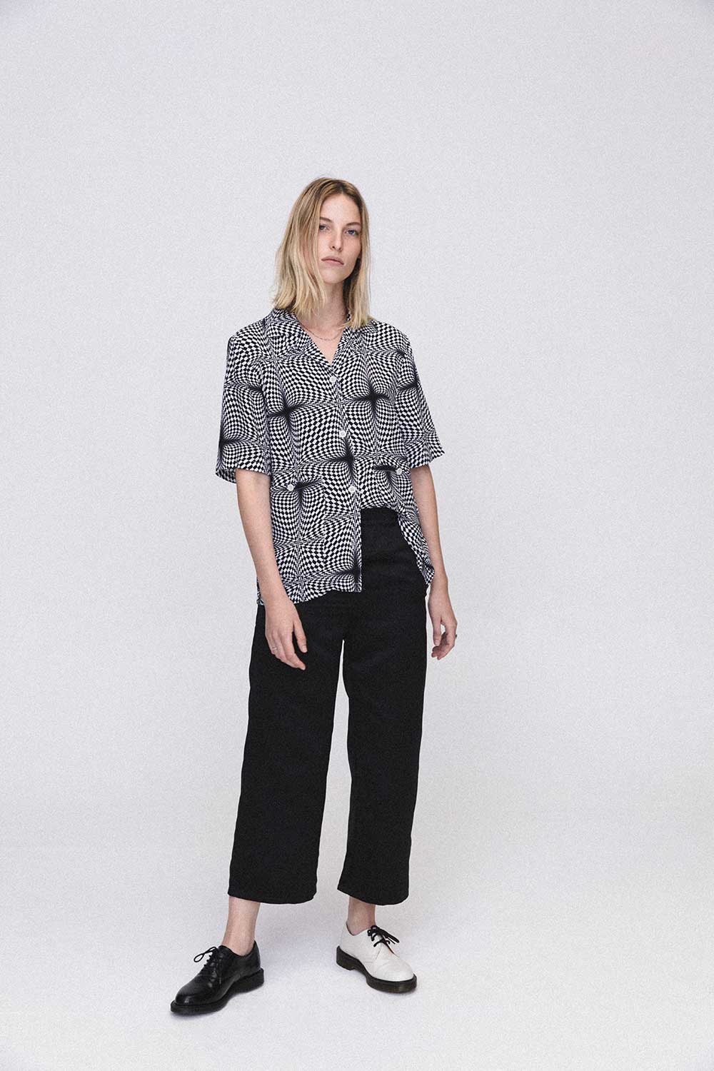 Stussy Women 2018 全新夏季系列全都「正中街頭女孩心」螢光綠和珊瑚粉 #隨身小潮包必須購入吧！