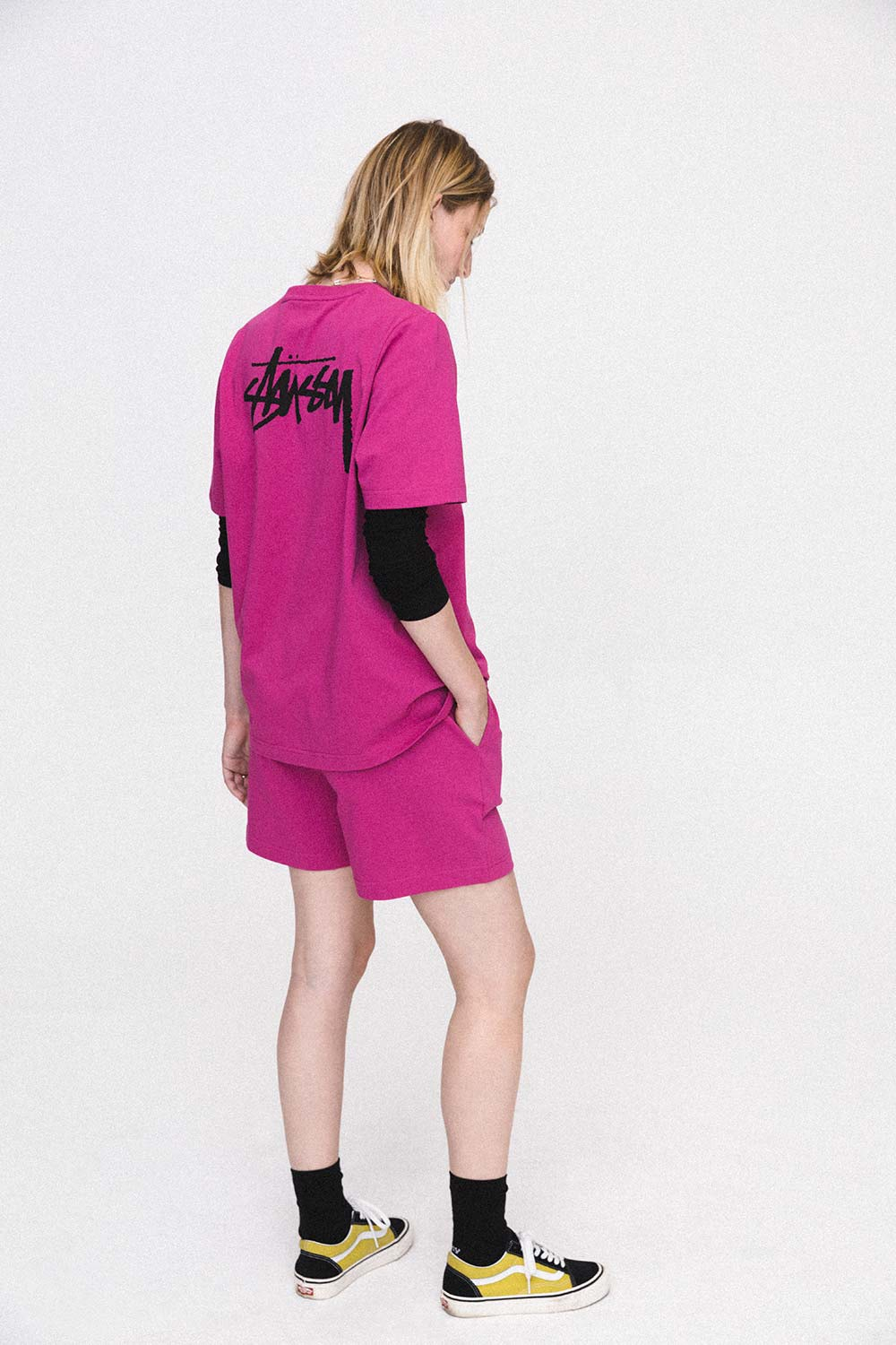 Stussy Women 2018 全新夏季系列全都「正中街頭女孩心」螢光綠和珊瑚粉 #隨身小潮包必須購入吧！