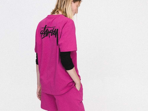 Stussy Women 2018 全新夏季系列全都「正中街頭女孩心」螢光綠和珊瑚粉 #隨身小潮包必須購入吧！