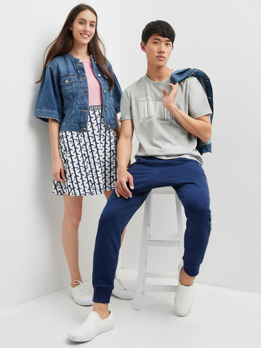 GAP 攜手精品設計師打造潮流逸品 重磅推出亞洲限定 GAP X CONSTANCE TSUI 聯名系列 嘻哈文化逆襲! GAP 融合紐約街頭元素 再掀一波經典潮流