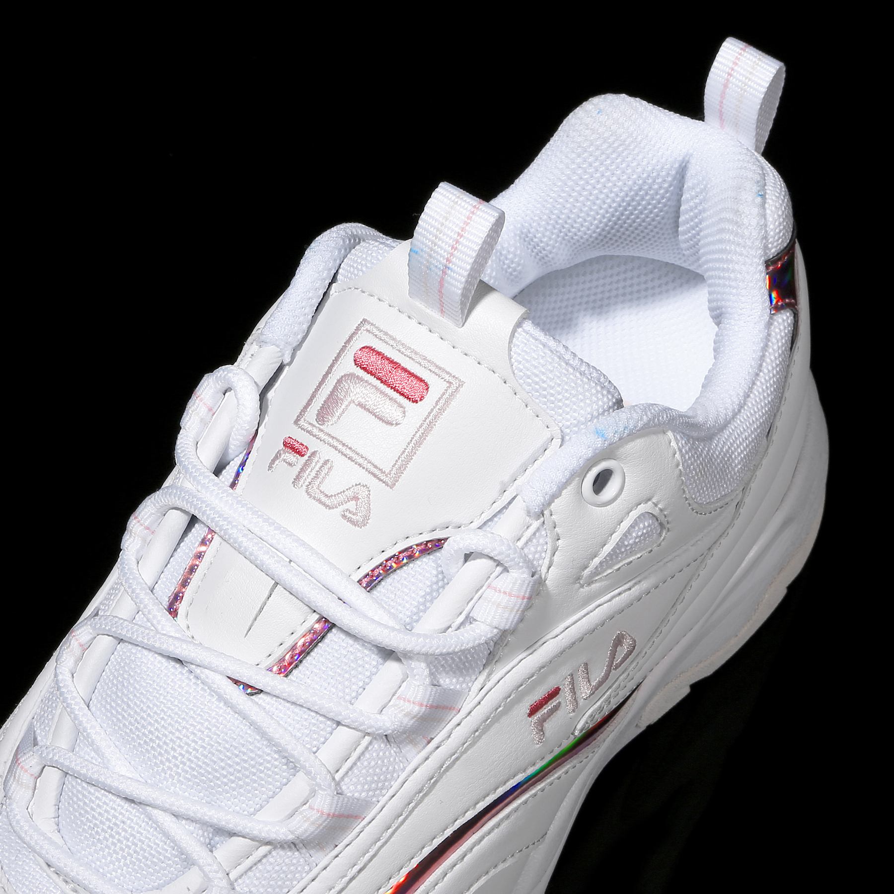 搶攻千萬少女心！ FILA Ray 全新「霓虹粉」配色登場將續搶購熱潮！