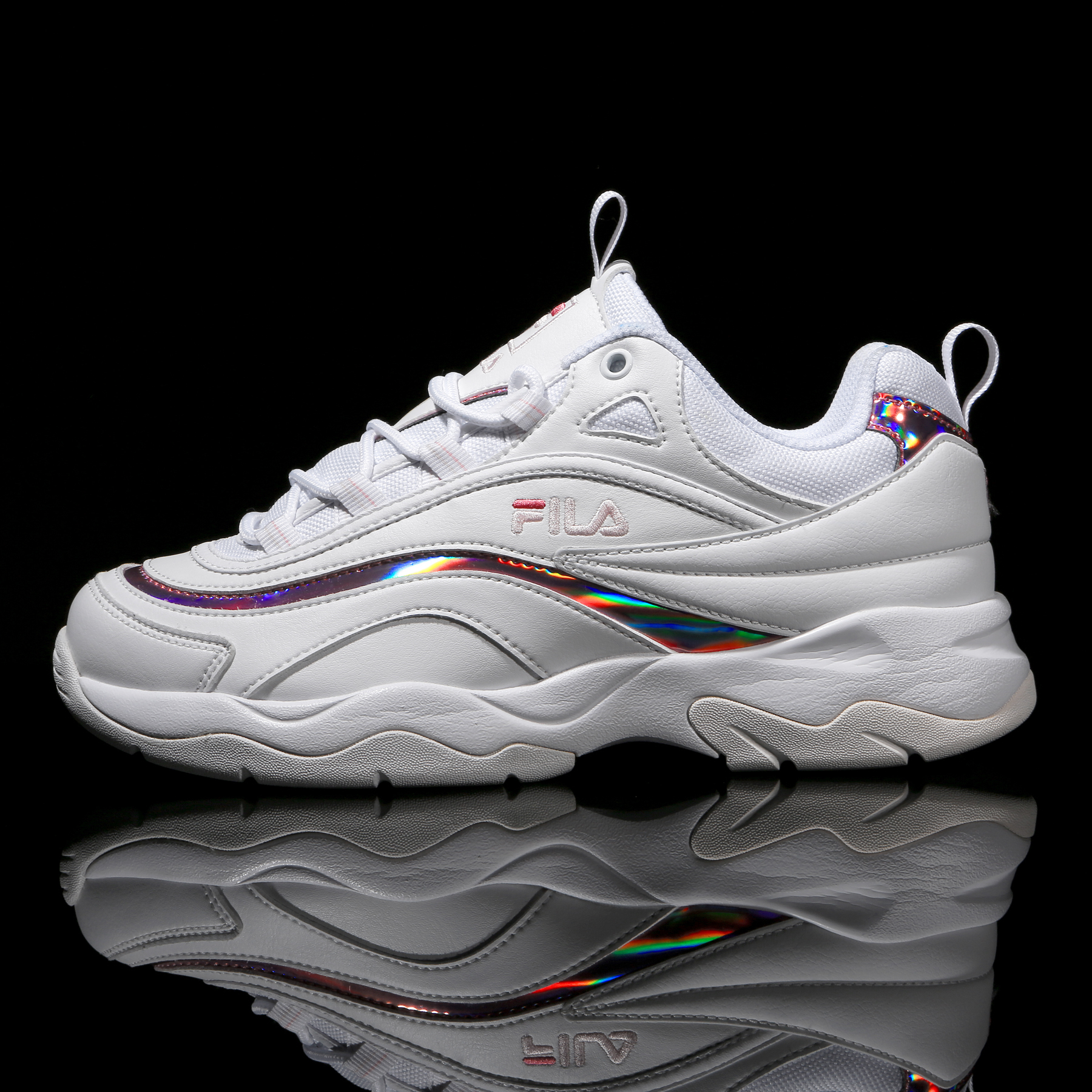 搶攻千萬少女心！ FILA Ray 全新「霓虹粉」配色登場將續搶購熱潮！