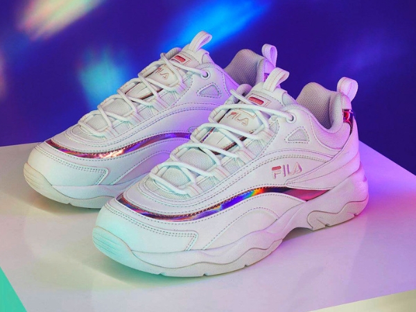 搶攻千萬少女心! FILA Ray 全新「霓虹粉」配色登場將續搶購熱潮!