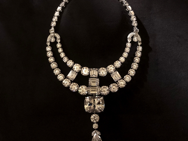 #經典重現  Cartier 與《瞞天過海：八面玲瓏》合作打造天價珠寶，市值高達 1.5 億美金！