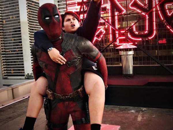 〔漫威宇宙〕   《死侍 2》最可憐的演員！15 歲的 Julian Dennison 年齡不到，不能看自己演「火拳」
