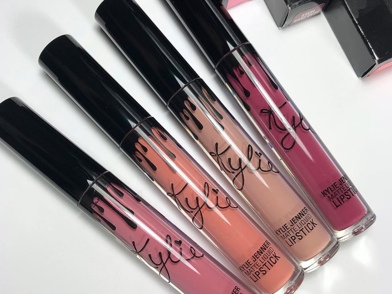 #化妝包必備！Kylie Cosmetics 夏日絲絨唇彩系列讓你的唇甜美多汁！