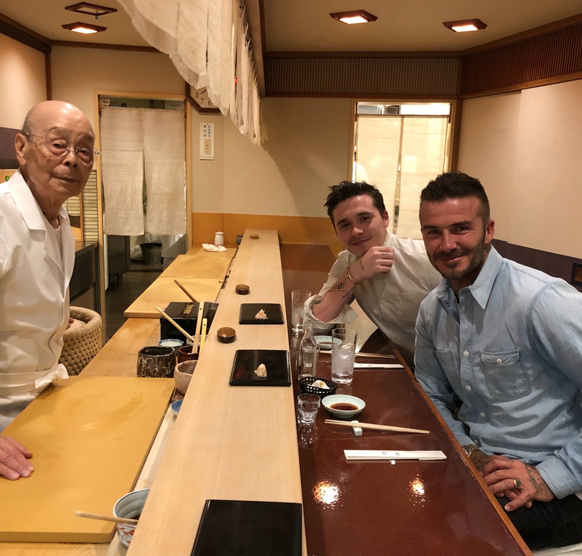 野生的貝克漢這麼帥!帶大兒子布魯克林暢遊東京 見習築地市場鮪魚拍賣!
