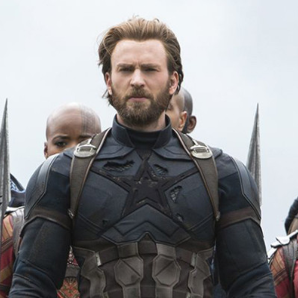 《復仇者聯盟 3》之前美國隊長和巴奇早就連絡過　「他們平常會講視訊電話」！