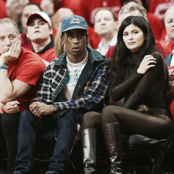 Travis Scott 與 Kylie Jenner 到場為火箭隊加油意外曝光「最新 Jordan 聯名鞋款」