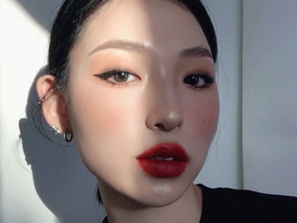 【去你的弱】還在當群眾那個小人物？這 4 款「好命光氣墊粉餅」，讓你速成「迷人光芒」