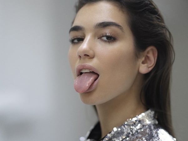 歌迷敲碗成功!英倫危險系性感女聲 Dua Lipa 將於九月來台開唱