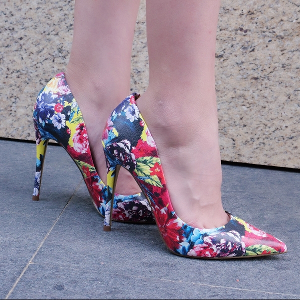 【#新站開幕Who粉Who送】紐約最燒女鞋品牌 Steve Madden 熱門花卉系列每雙都讓少女尖叫！
