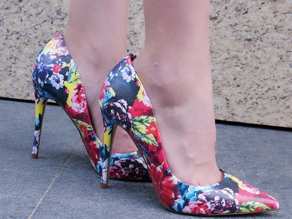 【#新站開幕Who粉Who送】紐約最燒女鞋品牌 Steve Madden 熱門花卉系列每雙都讓少女尖叫!