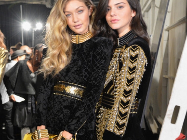 演藝圈真小?Kendall Jenner 被直擊親吻吉吉哈蒂德 18 歲弟弟 美國超模桃花超旺!