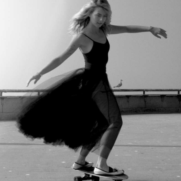 芭蕾舞鞋也能玩滑板？Repetto 找來滑板好手挑戰舞蹈結合滑板！