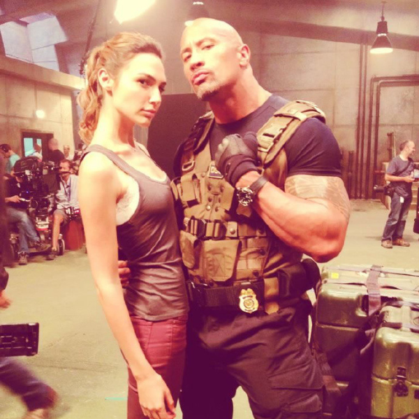 玩命關頭番外篇？巨石強森、蓋兒加朵睽違 5 年再度合作全新動作大片《紅色通緝令》！