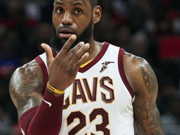 「父子對決」不是夢？詹皇自曝生涯最大成就：想跟兒子一起打 NBA！