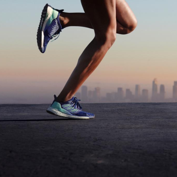 adidas 推出全新 SOLARBOOST 跑鞋 「搭載火箭科技」再創新 革命性 TFP 獨特纖維強化支撐科技  6月起「跑出不同」