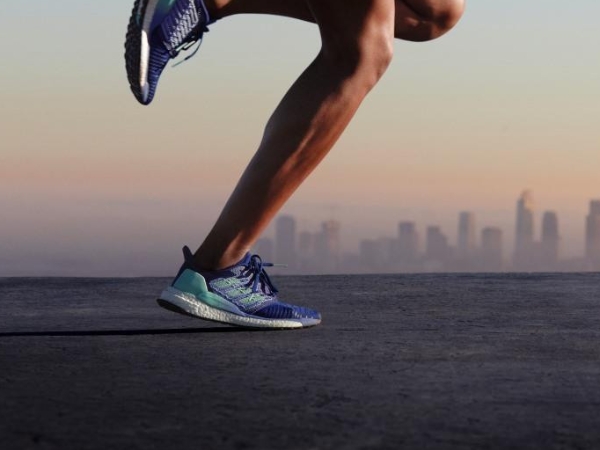 adidas 推出全新 SOLARBOOST 跑鞋 「搭載火箭科技」再創新 革命性 TFP 獨特纖維強化支撐科技  6月起「跑出不同」