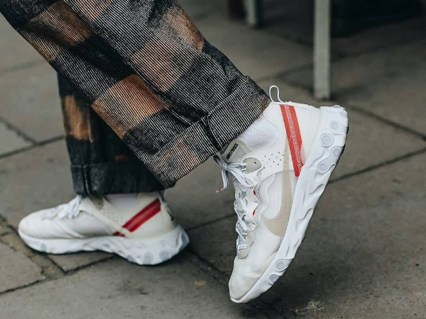 每週鞋報:NIKE 和 CDG 出了雙高跟鞋;New Balance x Paul Smith 聯名系列發布
