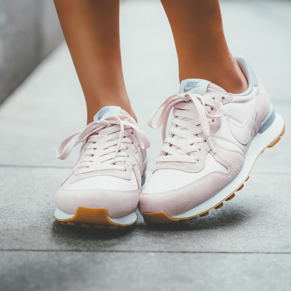 女神必備款！NIKE INTERNATIONALIST 夢幻棉花糖色系今天開賣！