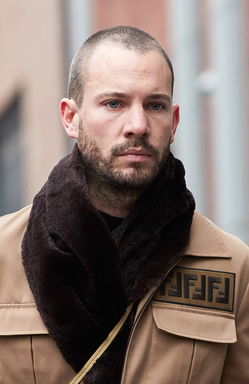 禿頭不要怕!盤點 10 種「超時尚禿髮造型」,不用戴帽子也能自信帥氣 JUKSY 街星 禿頭不要怕!盤點 10 種「超時尚禿髮造型」,不用戴帽子也能自信帥氣 JUKSY 街星