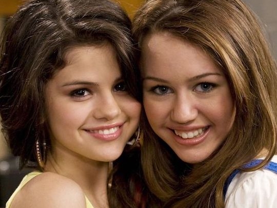 捍衛好姊妹：能夠有個像 Miley Cyrus 的好朋友，Selena Gomez 真有福氣