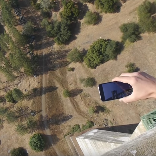 實測 iPhone X 從 300 公尺處落下，結果令人驚艷！