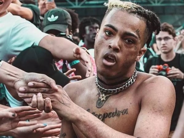 20 歲饒舌歌手 XXXTentacion 在邁阿密跑車上遭槍殺，肯爺 PO 出悼念文緬懷！