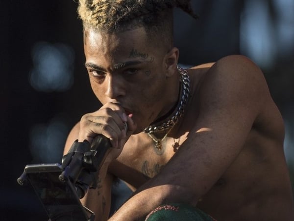 美國饒舌新秀 XXXTentacion 遭人當街槍殺死亡，得年 20 歲。