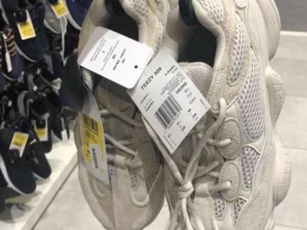 快來人幫我掃貨!開賣即秒殺的 YEEZY 500 竟現身在美國連鎖大賣場?