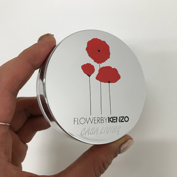 假若你喜歡 Kenzo 的經典香水 Flower by Kenzo 的話，你必定喜歡這個變奏版本！