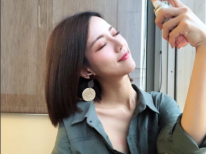 比基尼曬圖曬到膩?今年夏天搏版面就靠它 懶女孩的必備粉紅勢力「愛水武器」!