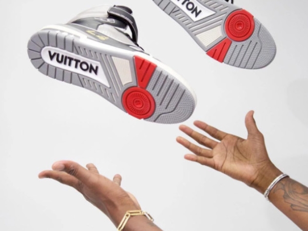 饒舌巨星 A$AP Rocky 搶先著用!Virgil Abloh 打造首款「LV 運動鞋」碟照曝光!