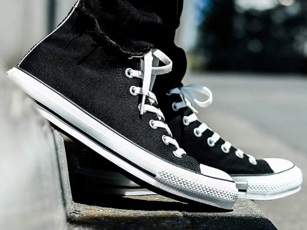 「全民球鞋」又出新招！ Converse 全新 Chuck Taylor All-Star High Logo Tape 登場！