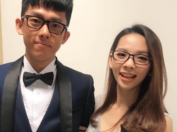 少女殺手「阿傑」燦笑歪頭甜秀「滴妹」合照　放大畫面網笑瘋：「阿滴」在你後面，他非常的火