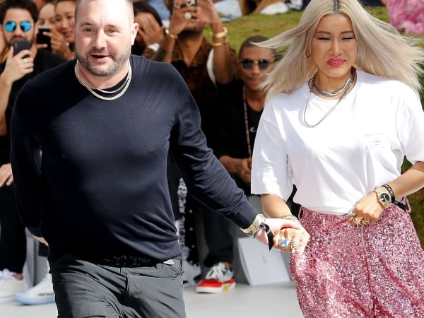 Kim Jones 入主 Dior 首場男裝秀登場!你不能不知道全場中的「兩大亮點」有多給力!